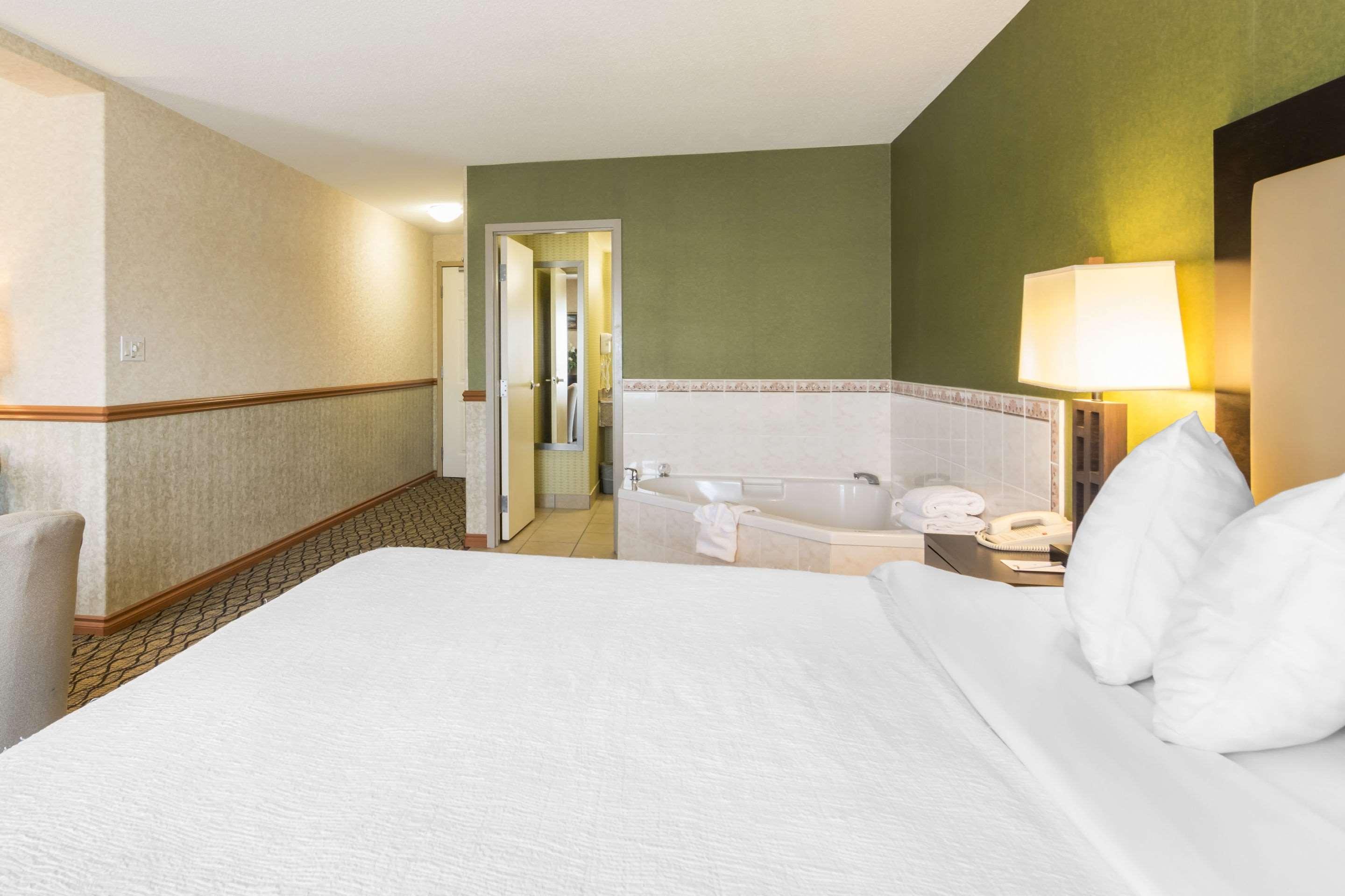Clarion Hotel & Conference Centre Sherwood Park Ngoại thất bức ảnh
