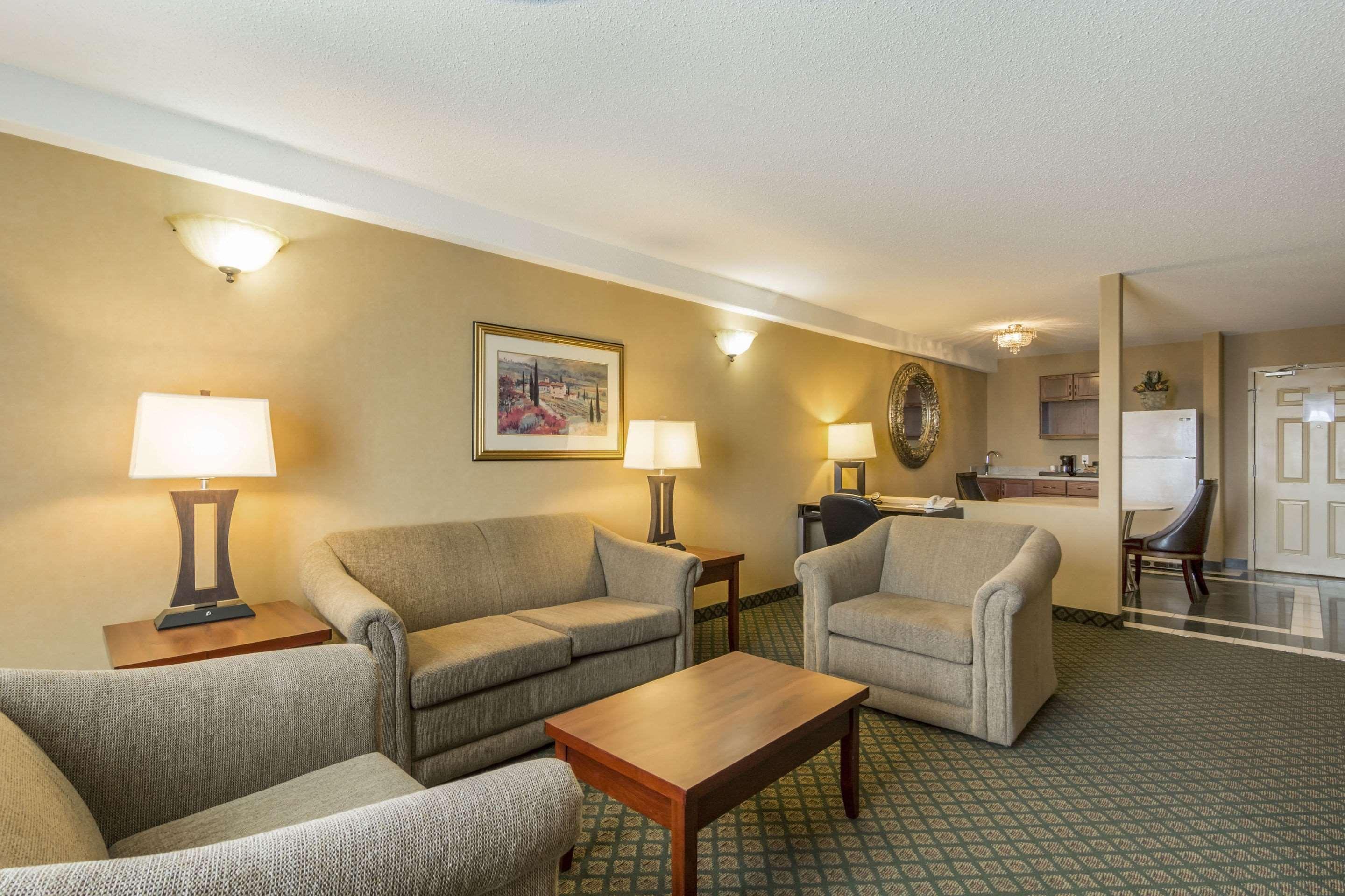 Clarion Hotel & Conference Centre Sherwood Park Ngoại thất bức ảnh