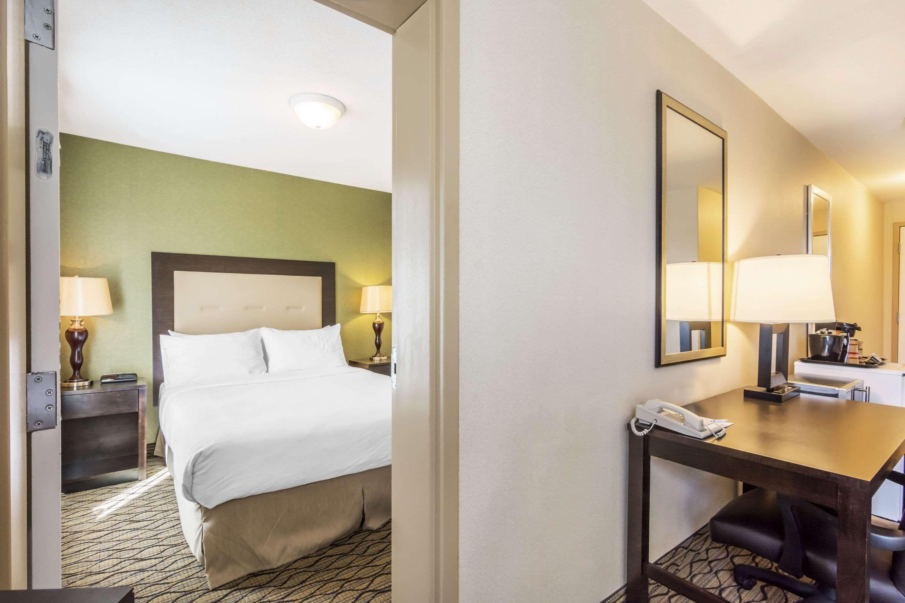 Clarion Hotel & Conference Centre Sherwood Park Ngoại thất bức ảnh
