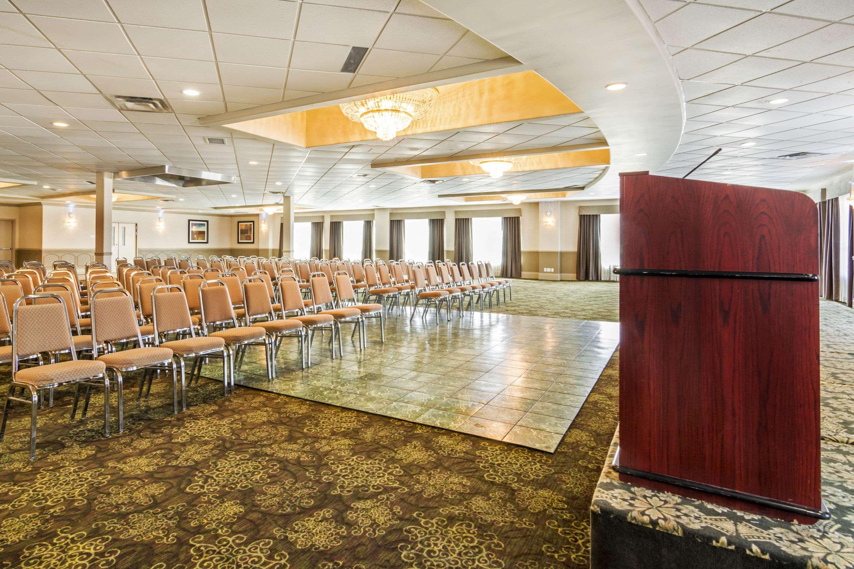 Clarion Hotel & Conference Centre Sherwood Park Ngoại thất bức ảnh