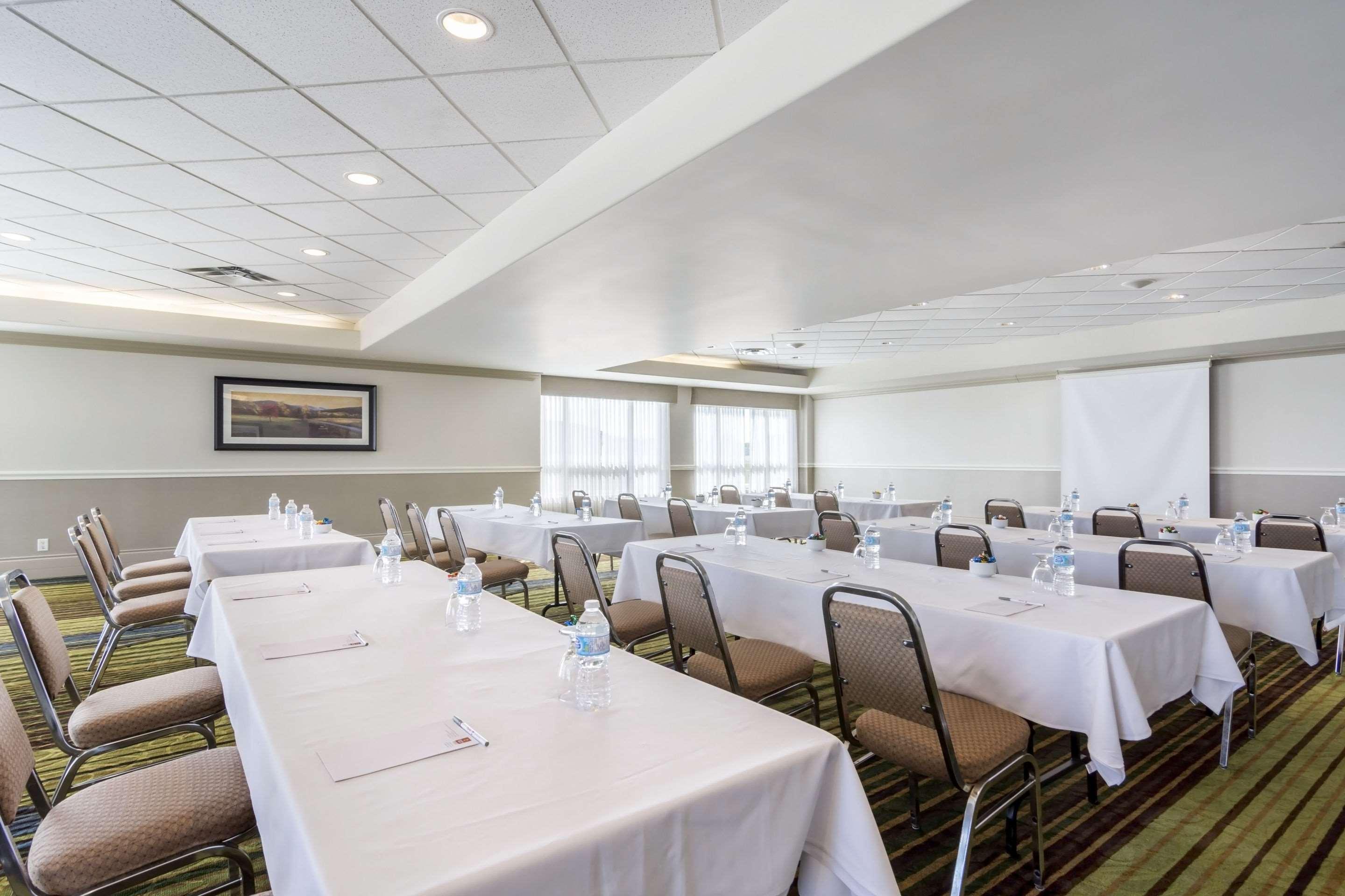 Clarion Hotel & Conference Centre Sherwood Park Ngoại thất bức ảnh